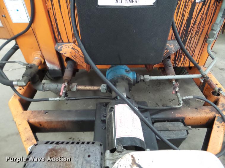 image for item EW9936 2002 Gilcrest TW250 asphalt tack trailer