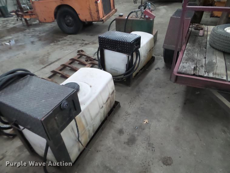 image for item EW9942 (3) tanks