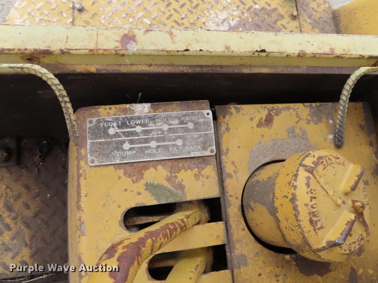 image for item L1493 1974 Caterpillar 950 wheel loader