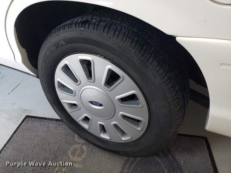 image for item AV9285 2010 Ford Crown Victoria Police Interceptor