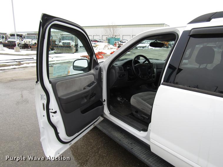 image for item DB6804 2005 Ford Explorer SUV