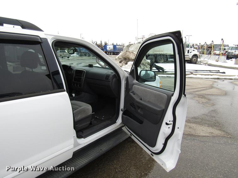 image for item DB6804 2005 Ford Explorer SUV