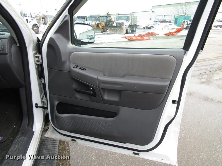 image for item DB6804 2005 Ford Explorer SUV