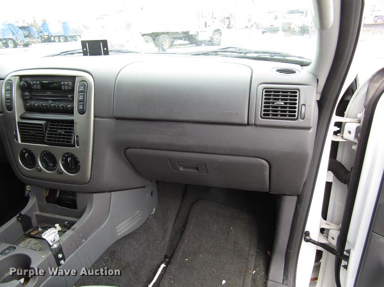 image for item DB6804 2005 Ford Explorer SUV