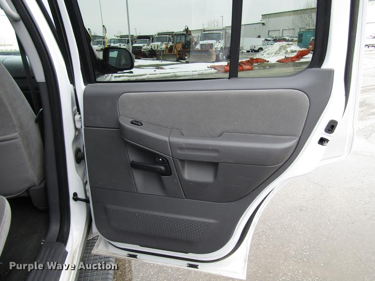 image for item DB6804 2005 Ford Explorer SUV