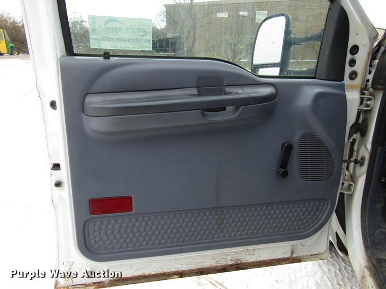 image for item DB6830 1999 Ford F350 Super Duty flatbed pickup truck