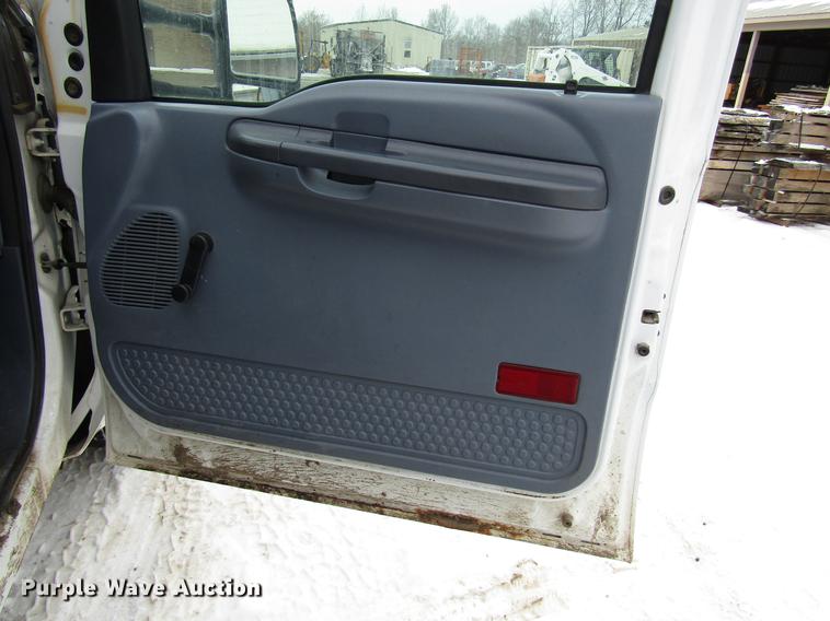 image for item DB6830 1999 Ford F350 Super Duty flatbed pickup truck