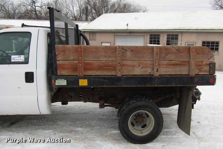 image for item DB6830 1999 Ford F350 Super Duty flatbed pickup truck