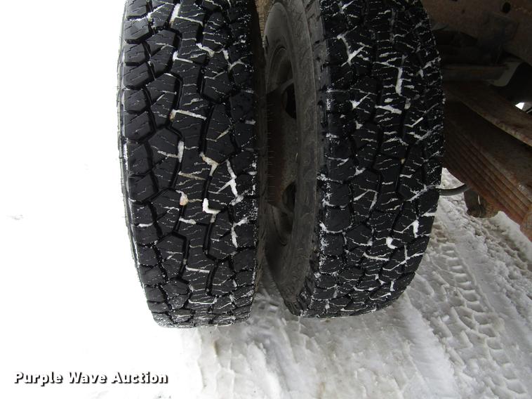 image for item DB6830 1999 Ford F350 Super Duty flatbed pickup truck