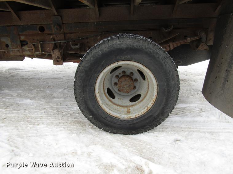 image for item DB6830 1999 Ford F350 Super Duty flatbed pickup truck