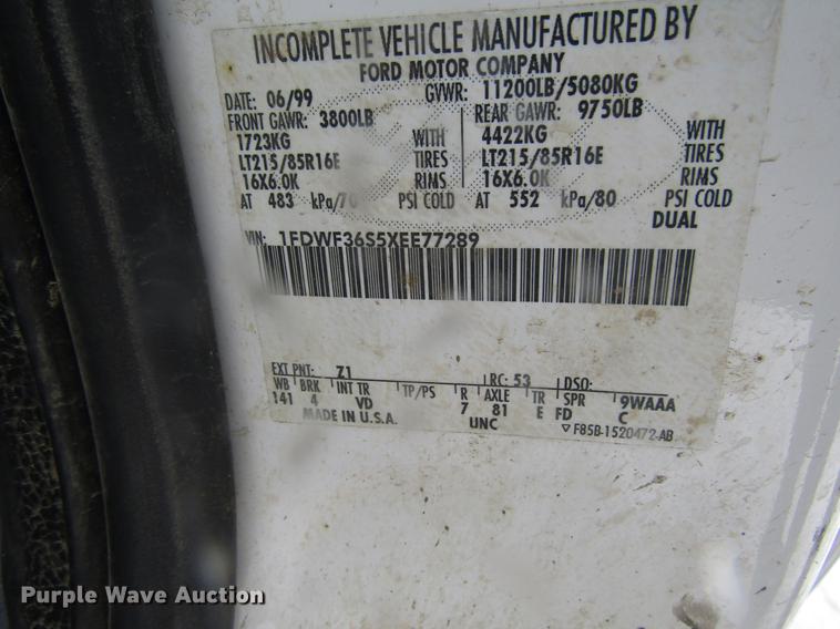 image for item DB6830 1999 Ford F350 Super Duty flatbed pickup truck