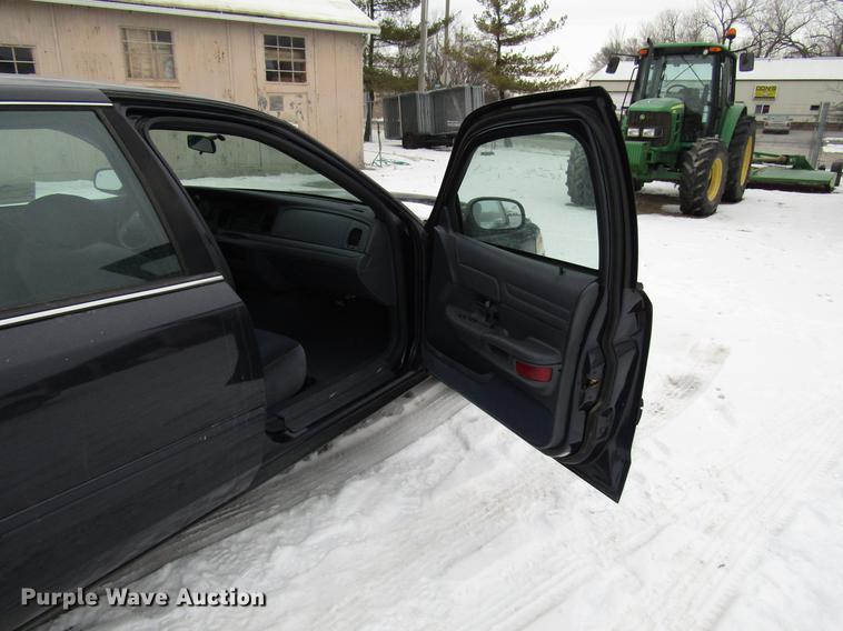 image for item DB6831 2002 Ford Crown Victoria Police Interceptor