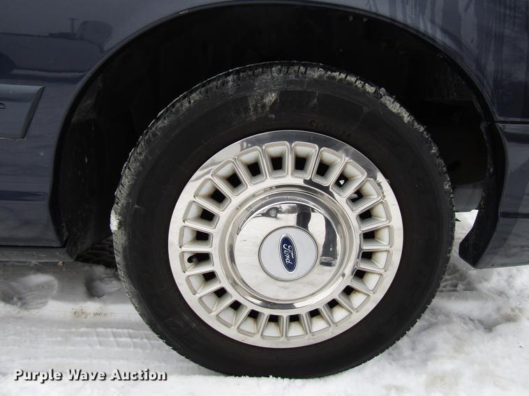 image for item DB6831 2002 Ford Crown Victoria Police Interceptor