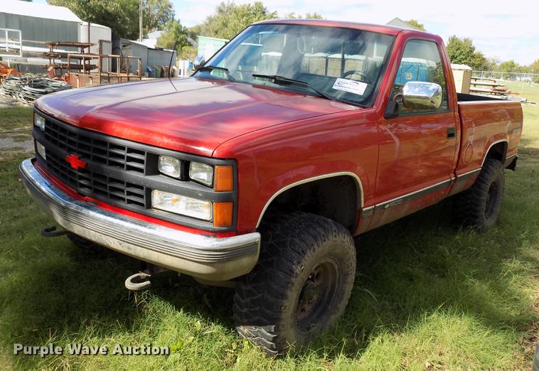 image for item DD3481 1988 Chevrolet K1500 pickup truck