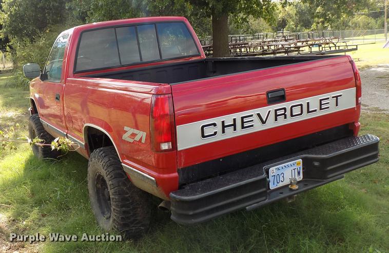image for item DD3481 1988 Chevrolet K1500 pickup truck
