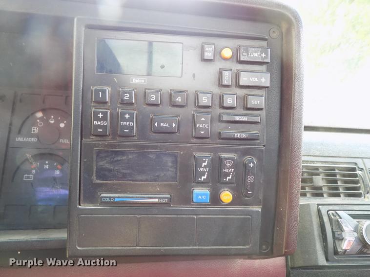 image for item DD3481 1988 Chevrolet K1500 pickup truck