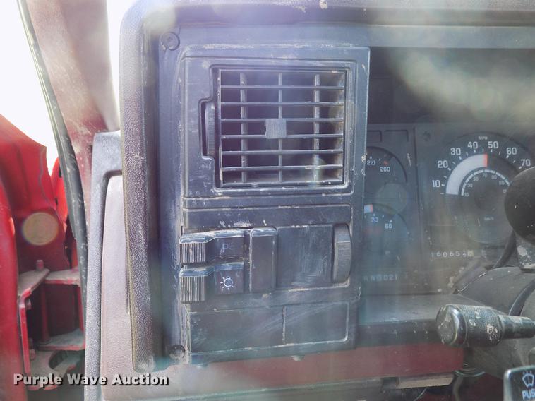 image for item DD3481 1988 Chevrolet K1500 pickup truck