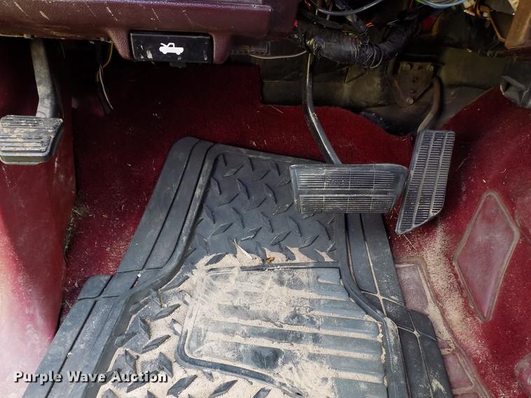 image for item DD3481 1988 Chevrolet K1500 pickup truck