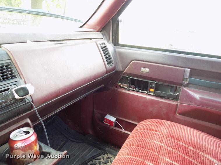 image for item DD3481 1988 Chevrolet K1500 pickup truck