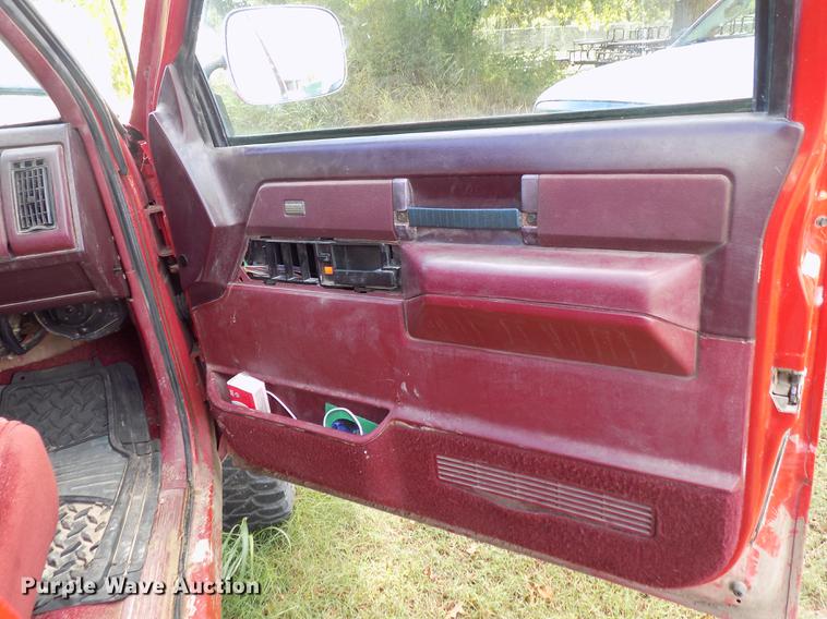 image for item DD3481 1988 Chevrolet K1500 pickup truck