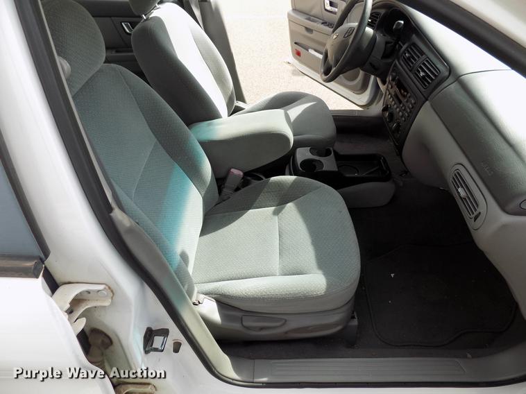 image for item DD3630 2002 Ford Taurus