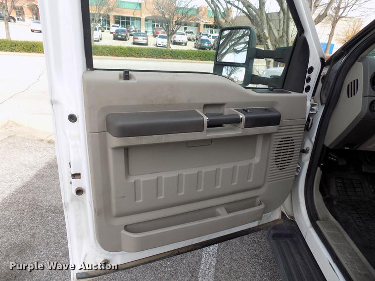 image for item DD3631 2010 Ford F350 Super Duty box truck