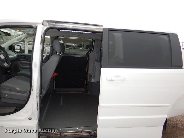 image for item DE0086 2009 Dodge Grand Caravan SE handicap accessible van