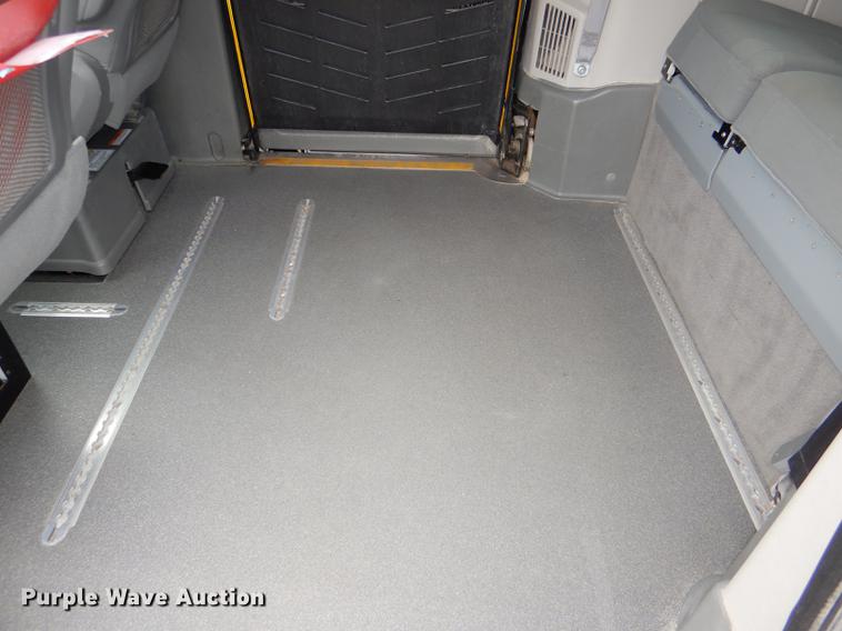 image for item DE0086 2009 Dodge Grand Caravan SE handicap accessible van