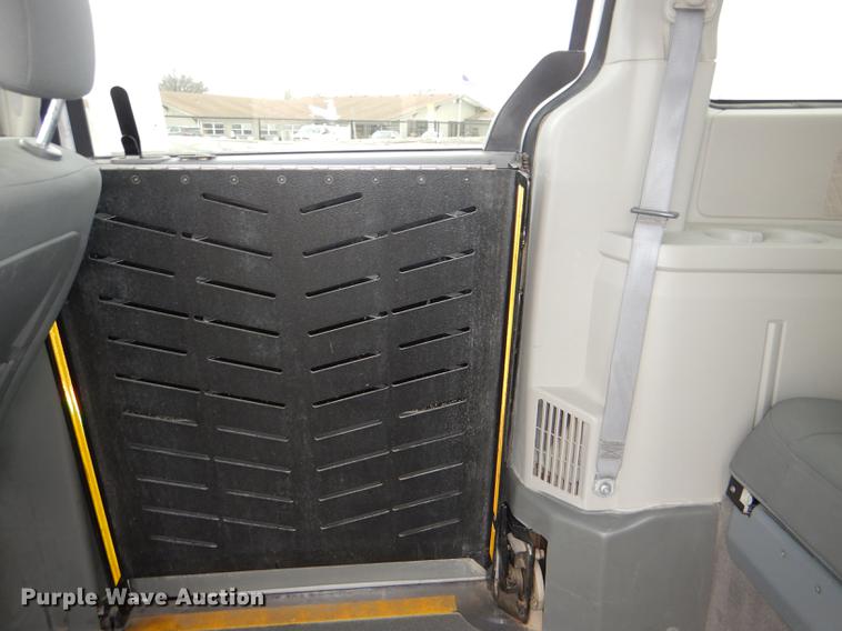 image for item DE0086 2009 Dodge Grand Caravan SE handicap accessible van