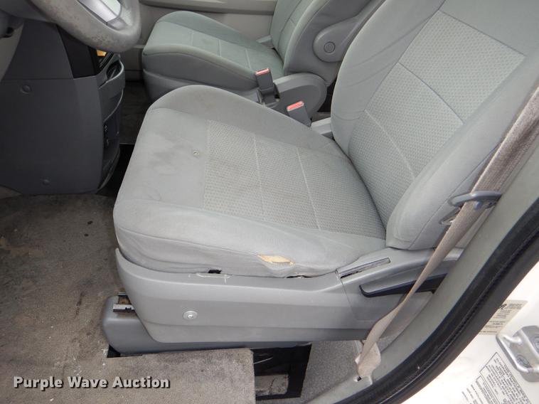 image for item DE0086 2009 Dodge Grand Caravan SE handicap accessible van
