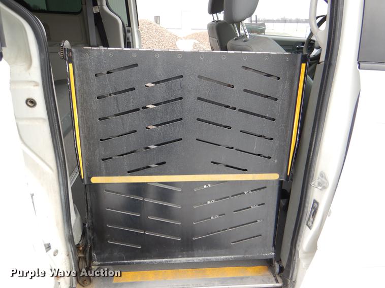 image for item DE0086 2009 Dodge Grand Caravan SE handicap accessible van