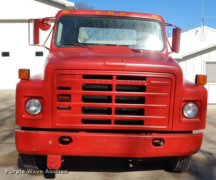 image for item DE0093 1986 International S1600 truck cab and chassis