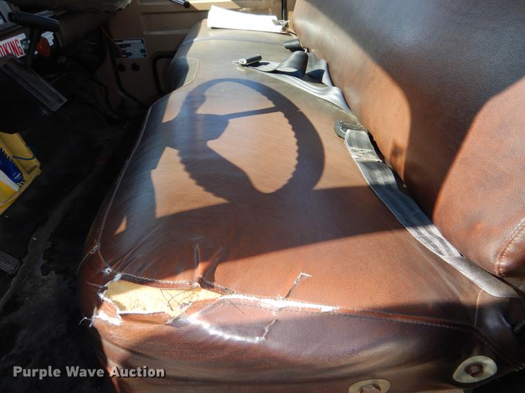 image for item DE0093 1986 International S1600 truck cab and chassis