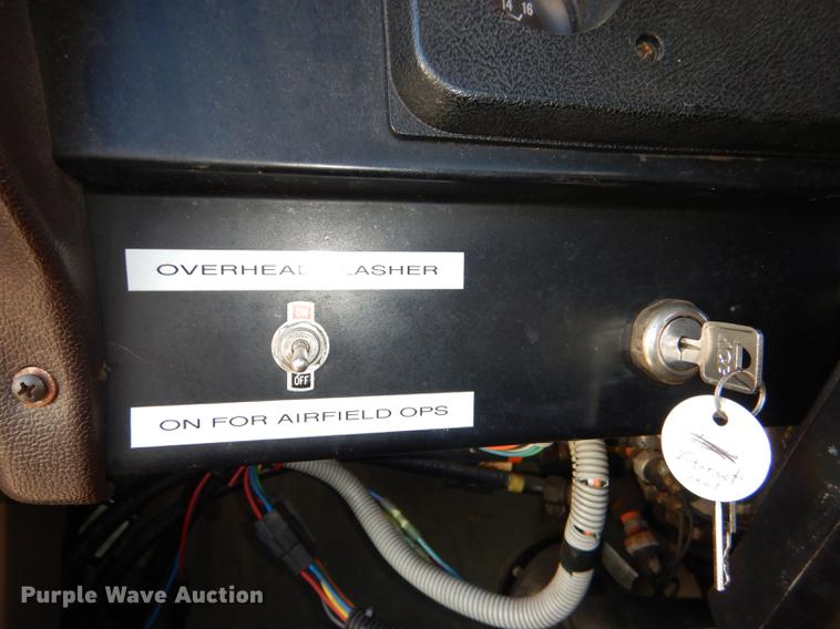 image for item DE0093 1986 International S1600 truck cab and chassis