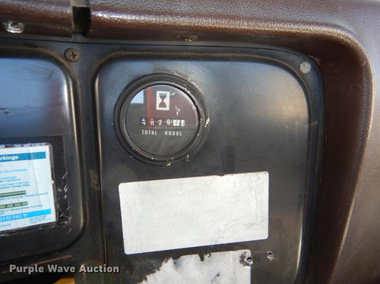 image for item DE0093 1986 International S1600 truck cab and chassis