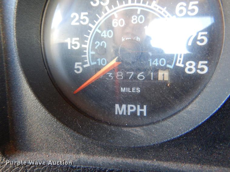 image for item DE0093 1986 International S1600 truck cab and chassis