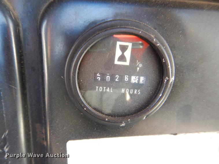 image for item DE0093 1986 International S1600 truck cab and chassis