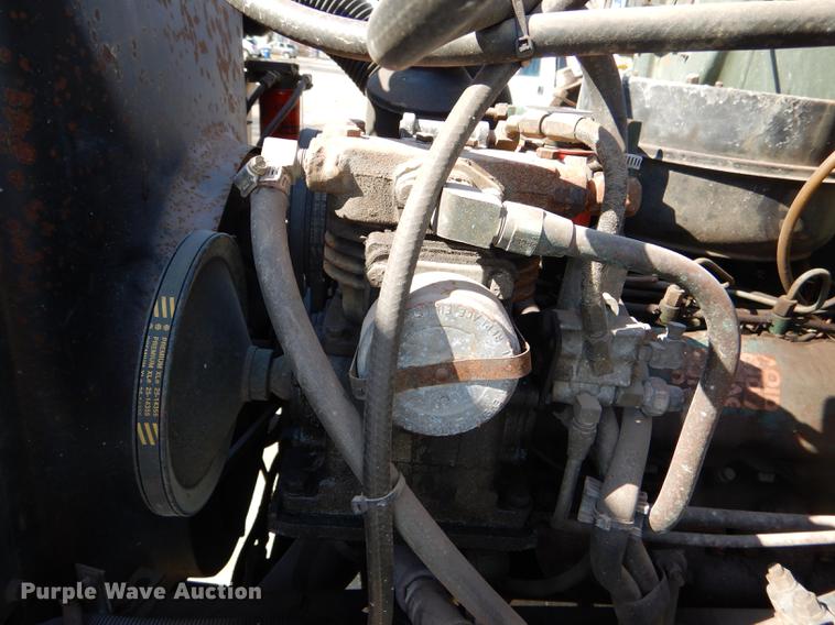 image for item DE0093 1986 International S1600 truck cab and chassis