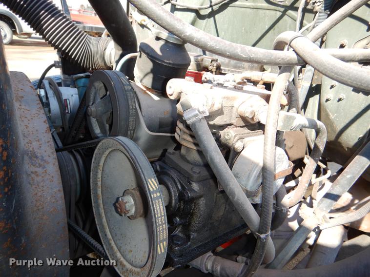 image for item DE0093 1986 International S1600 truck cab and chassis