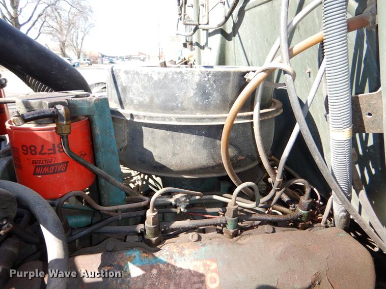 image for item DE0093 1986 International S1600 truck cab and chassis