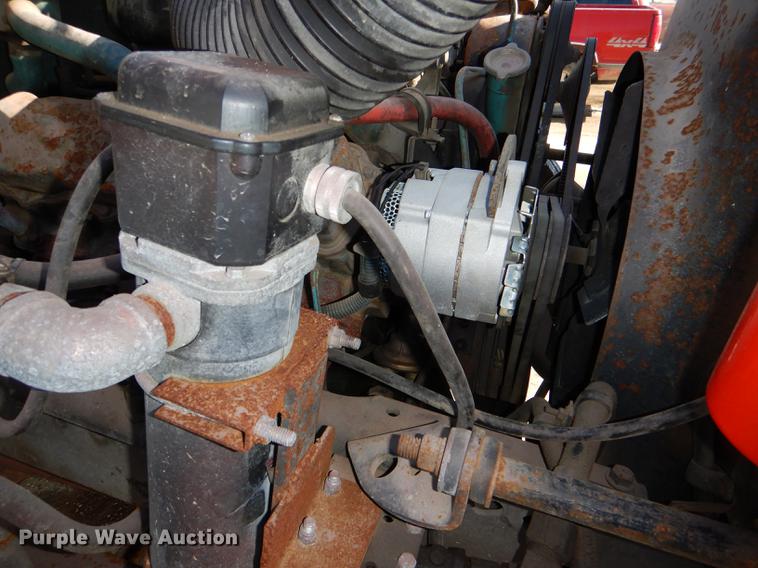 image for item DE0093 1986 International S1600 truck cab and chassis