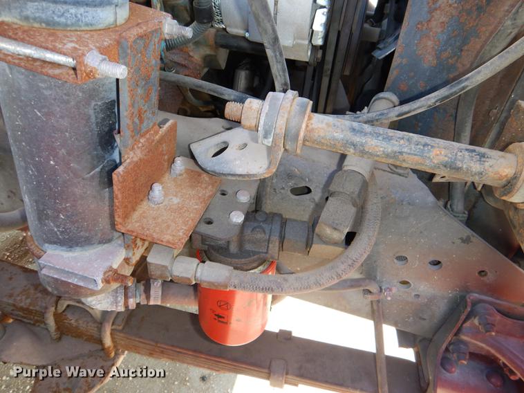 image for item DE0093 1986 International S1600 truck cab and chassis