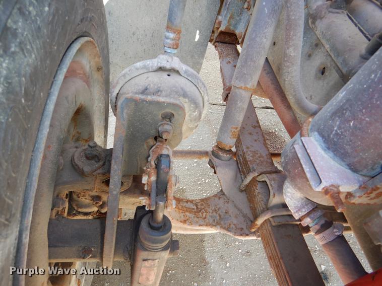 image for item DE0093 1986 International S1600 truck cab and chassis