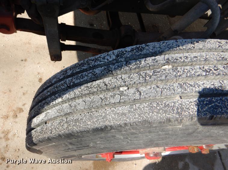 image for item DE0093 1986 International S1600 truck cab and chassis