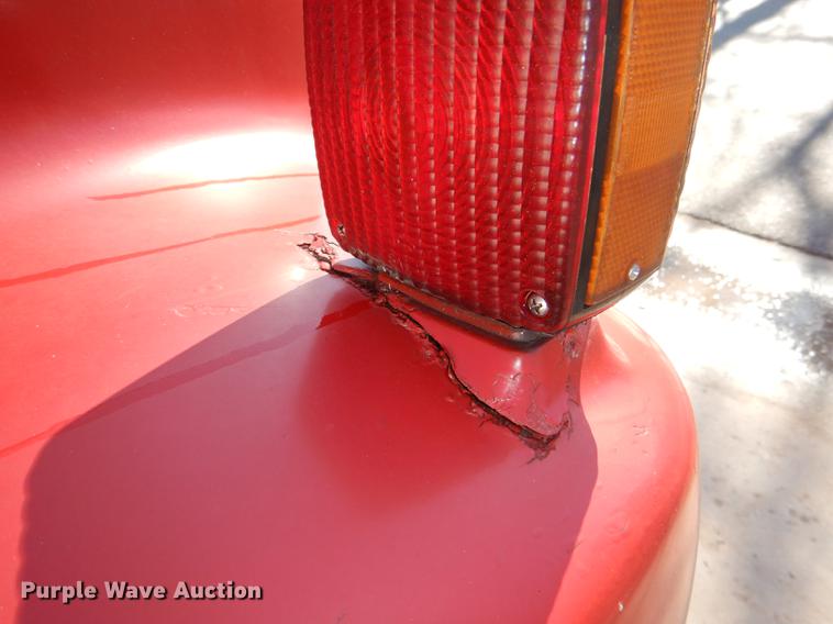 image for item DE0093 1986 International S1600 truck cab and chassis