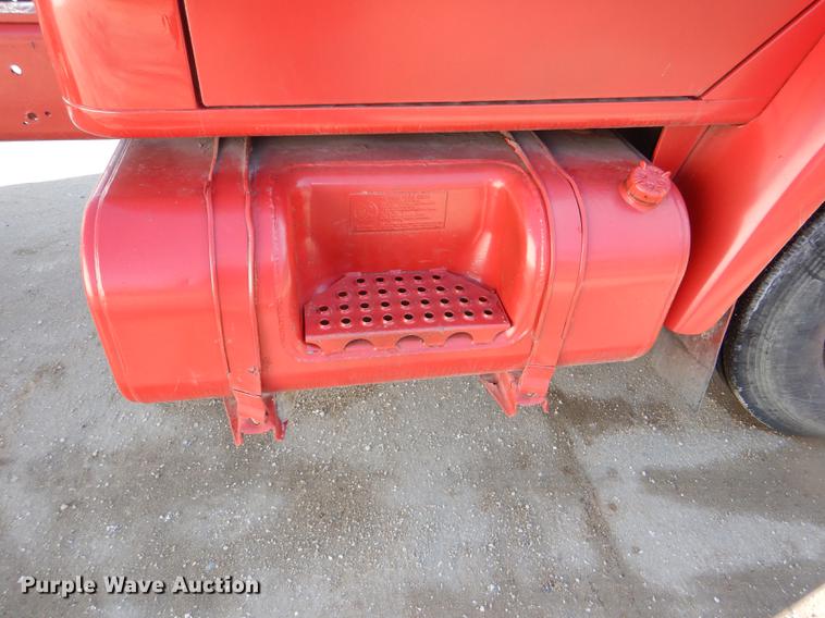 image for item DE0093 1986 International S1600 truck cab and chassis