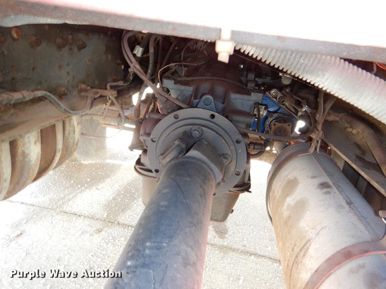 image for item DE0093 1986 International S1600 truck cab and chassis