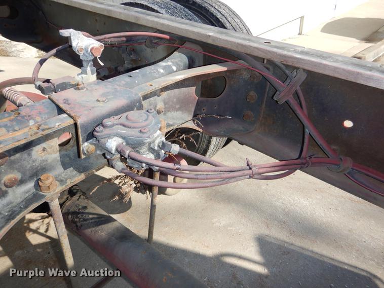 image for item DE0093 1986 International S1600 truck cab and chassis