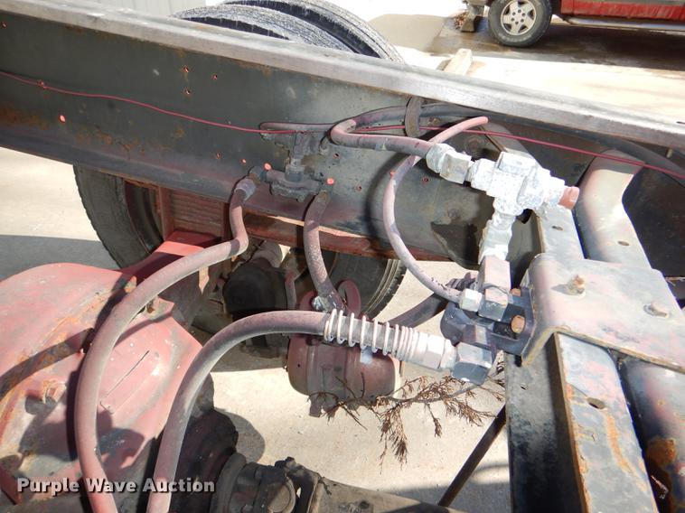 image for item DE0093 1986 International S1600 truck cab and chassis