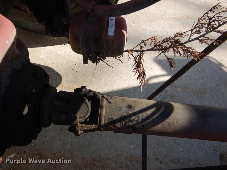 image for item DE0093 1986 International S1600 truck cab and chassis